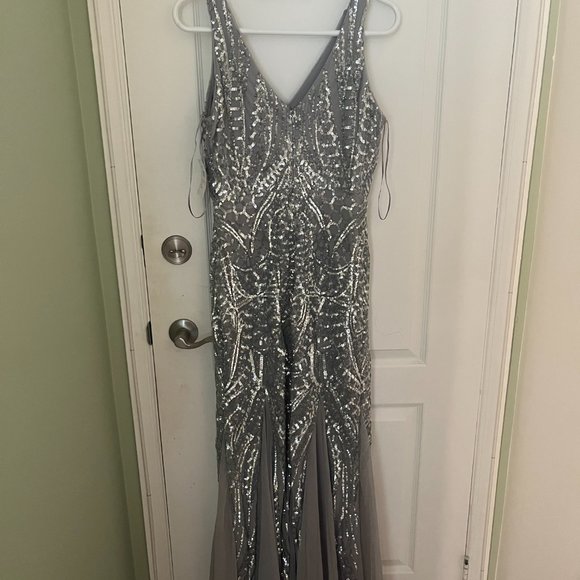 Never worn DRESS TAGS ON - Picture 2 of 3